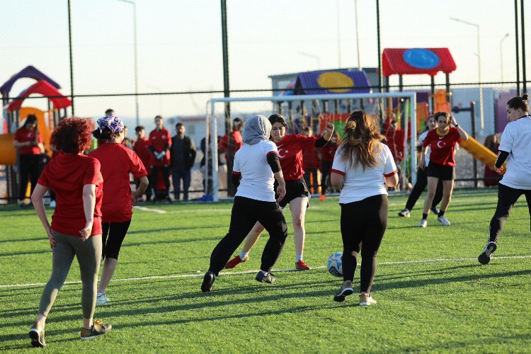 Adıyaman'da kadın futbol takımlarını buluşturdu -