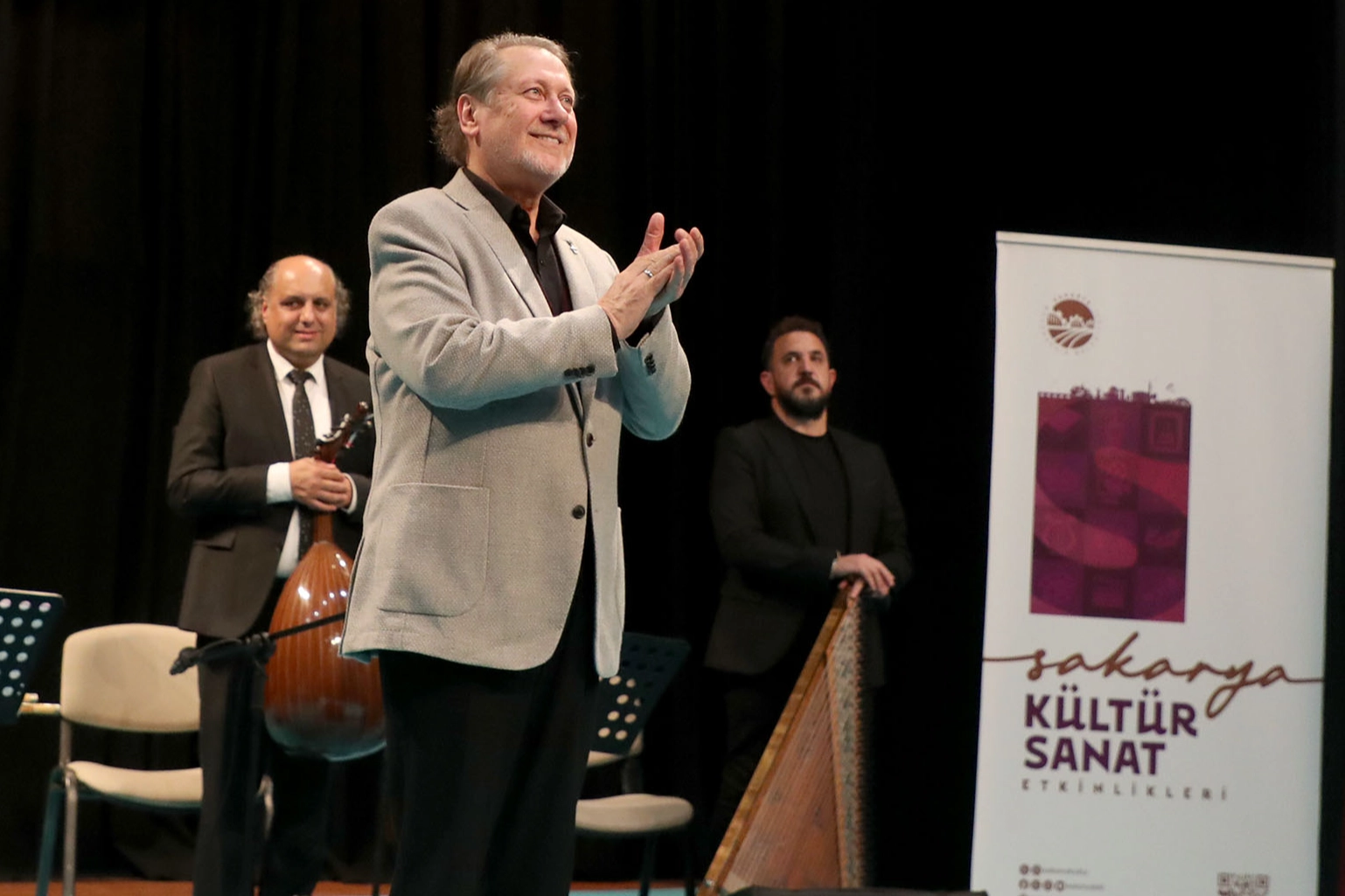 Ahmet Özhan Sakarya’da sanatseverlerle buluştu -