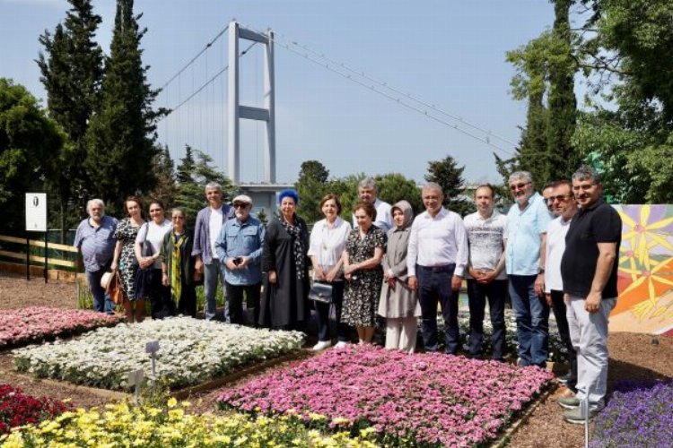 Ahmet Süheyl Ünver Üsküdar'da çiçeklerle yaşatılıyor -