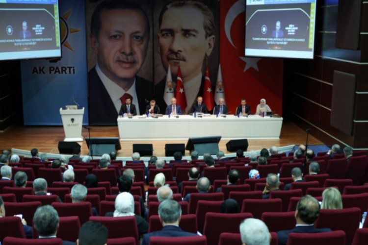 AK Parti MKYK toplantısı 3 saat sürdü -