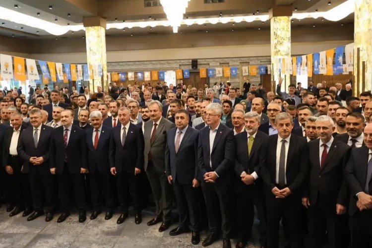 AK Parti yine salona sığmadı: “Milletin partisi olmaya devam edeceğiz” -