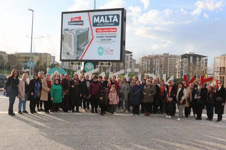 Akhisarlı kadınlar Manisa’yı gezdi -