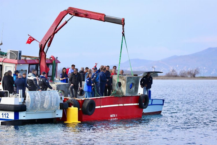 Aliağa Körfezi'nde ilk yapay resifler denizle buluştu -