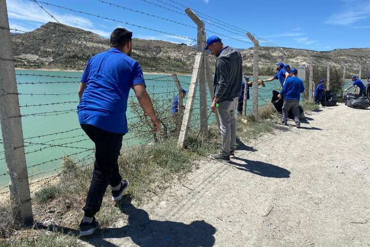 Altınapa Baraj Gölü çevresinde KOSKİ temizliği -