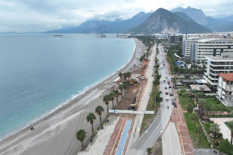 Antalya Büyükşehir'den Konyaaltı sahiline büyük yatırım -