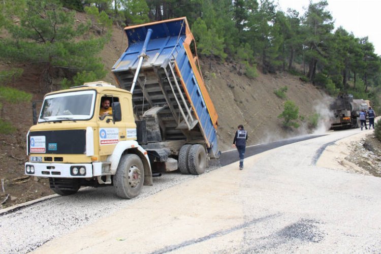 Antalya'da Burmahan-Beşkonak yoluna asfalt -