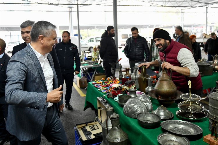 Antalya'daki antika meraklıları bu pazarda -