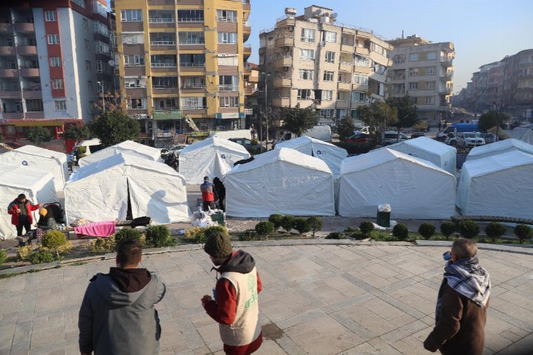 Antalya'dan Hatay'a 400 kişilik çadır kent -