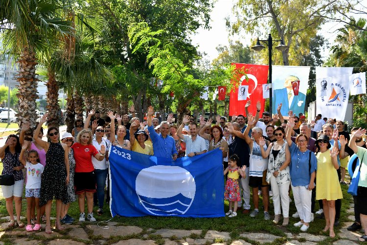 Antalya Muratpaşa'nın plajlarına mavi bayrak -