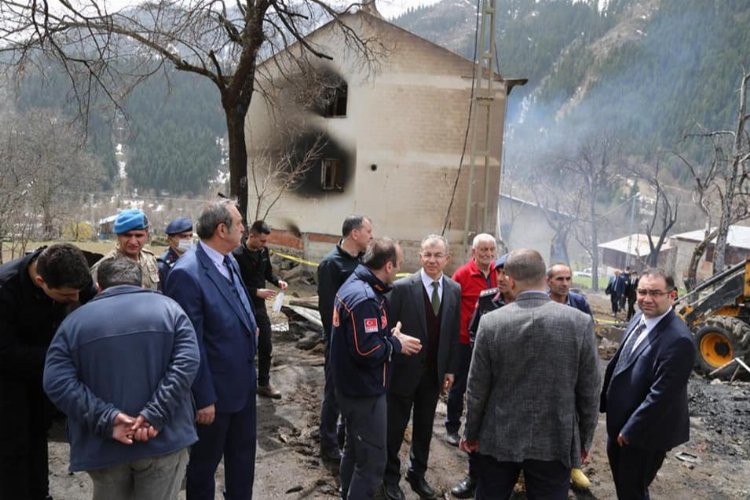 Artvin Şavşat’ta 6 ev yandı; 1 ölü, 1 kayıp -