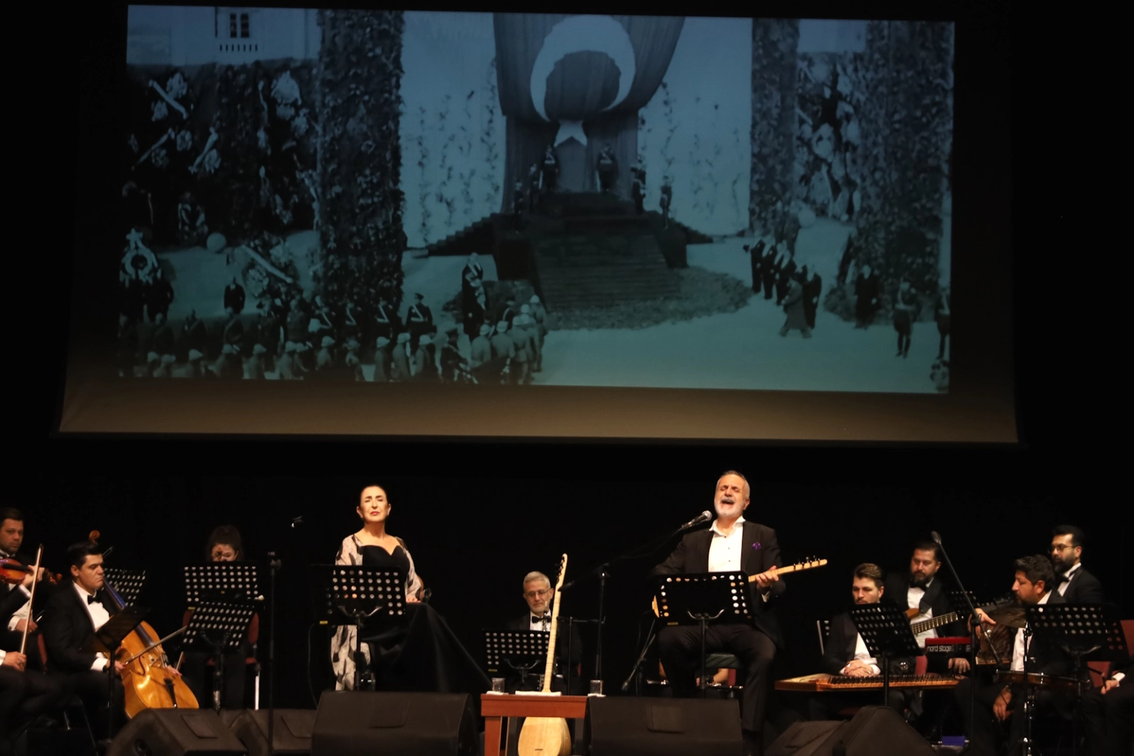 Atatürk'ün sevdiği şarkılar Bursalılara unutulmaz akşam yaşattı -