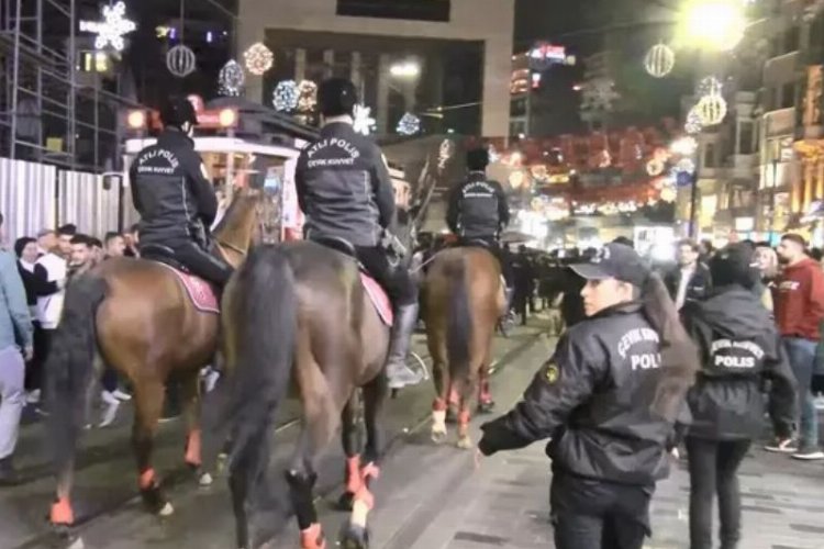 Atlı polisler İstiklal Caddesi’nde -