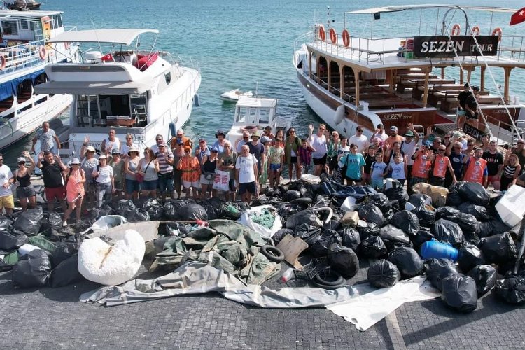 Ayvalık'ta Adalardan tonlarca çöp toplandı -