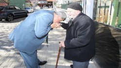 “BABALAR SIRTIMIZI YASLADIĞIMIZ BÜYÜK, GÜÇLÜ ÇINAR AĞAÇLARI GİBİDİR.''