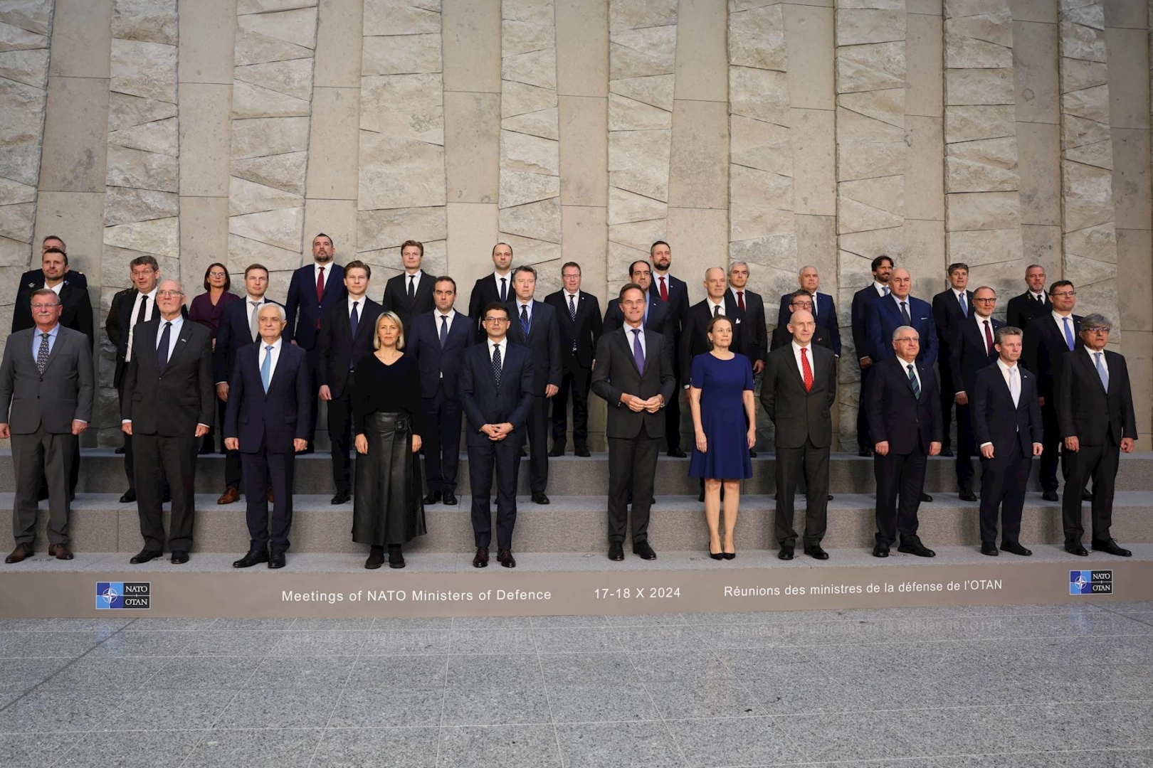 Bakan Güler aile fotoğrafında -