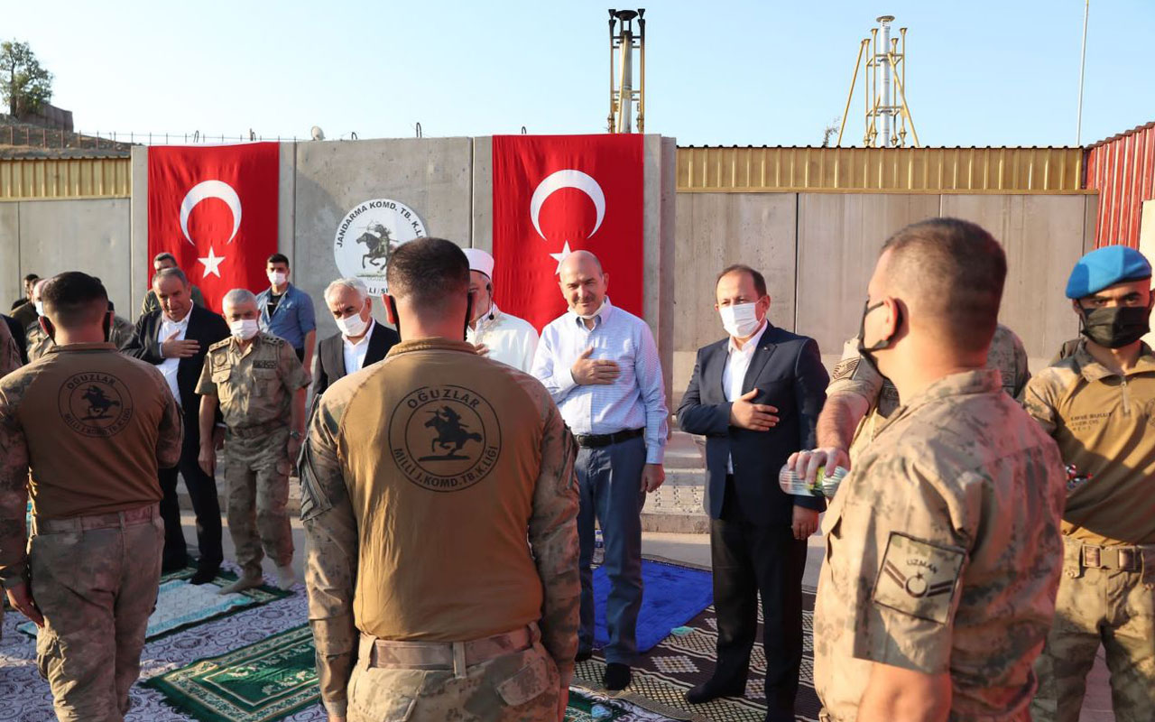 Bakan Soylu, Mehmetçikle namaz kıldı, bayramlaştı