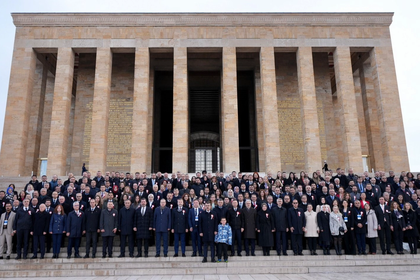 Bakan Tekin 81 ilin öğretmenleri ile Ata'nın huzurunda -