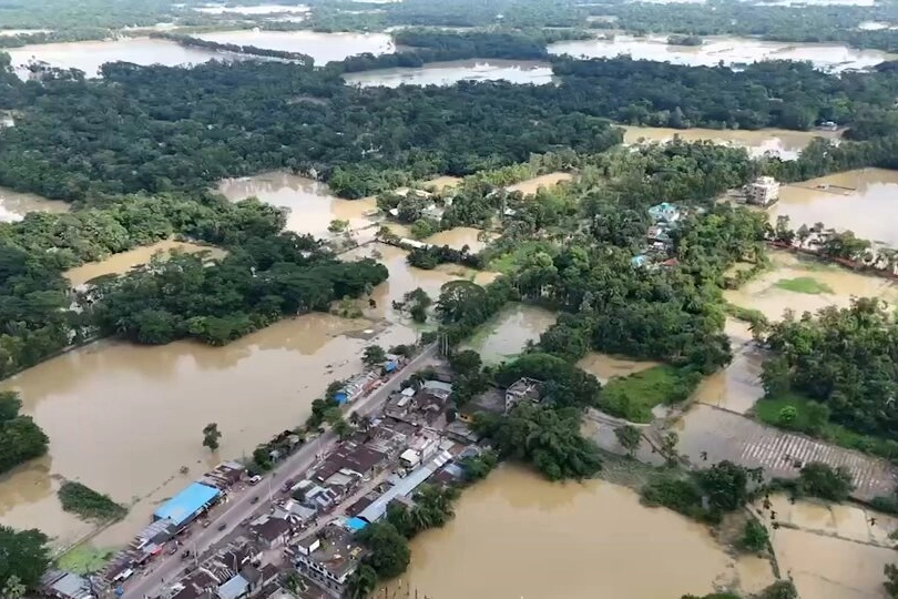 Bangladeş için dost eli sürüyor -