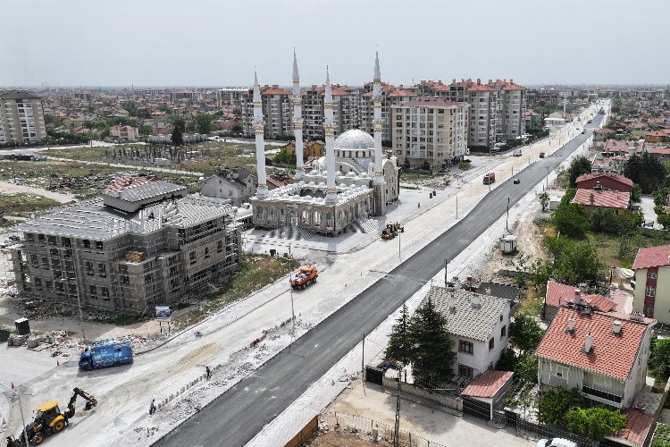 Başkan Altay: “Küçük Aymanas Caddesi’nde sıcak asfalt çalışmasına başladık” -