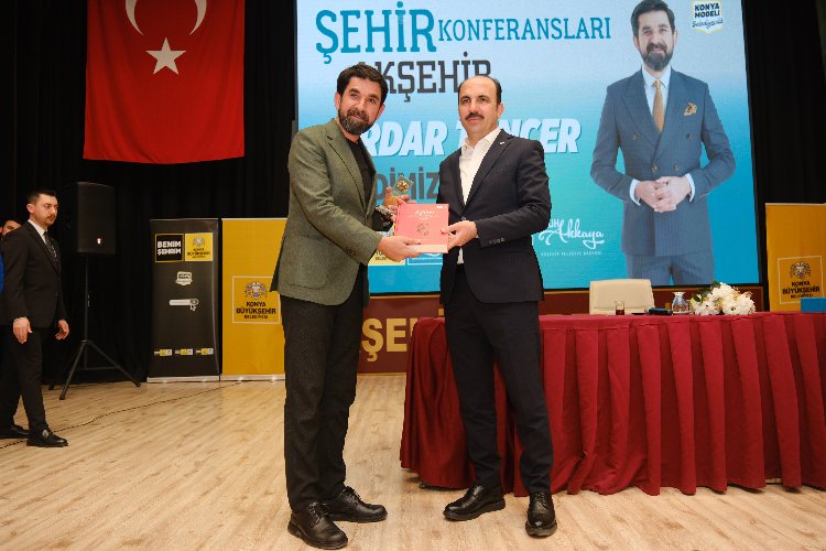 Başkan Altay, Şehir Konferansları'na katıldı -