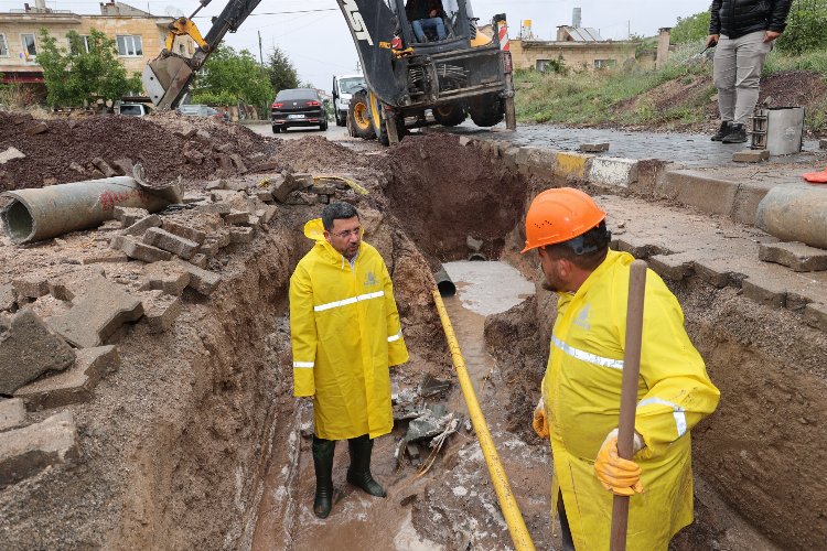 Başkan Arı, altyapı arızasının meydana geldiği noktada -