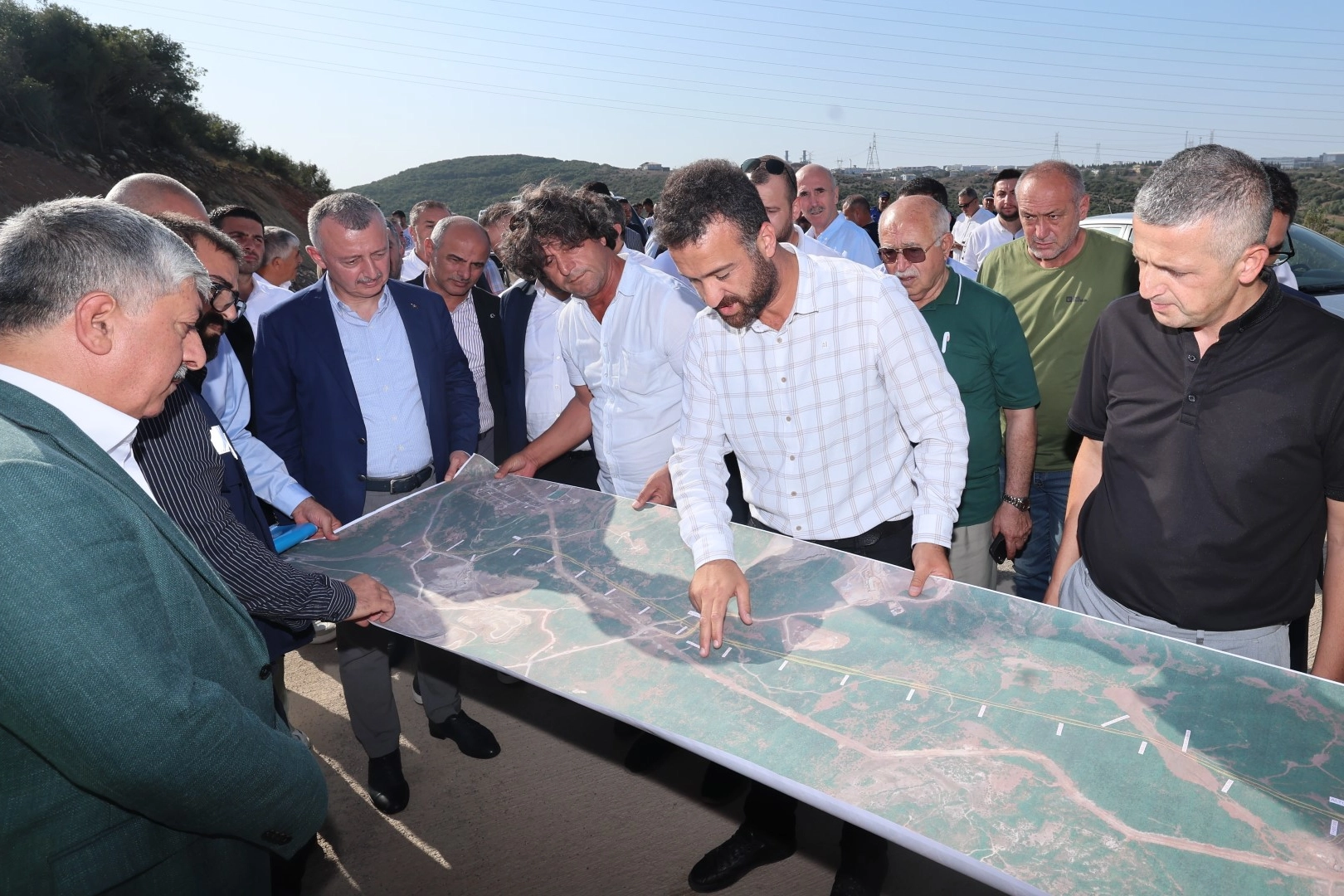 Başkan Büyükakın'dan iki ilçeyi birbirine bağlayan yola inceleme -