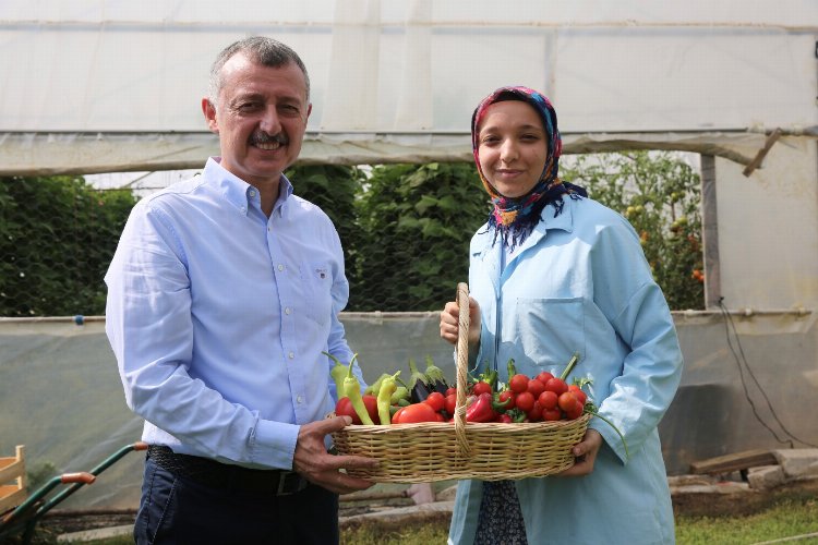 Başkan Büyükakın’dan kadın üreticiye destek -