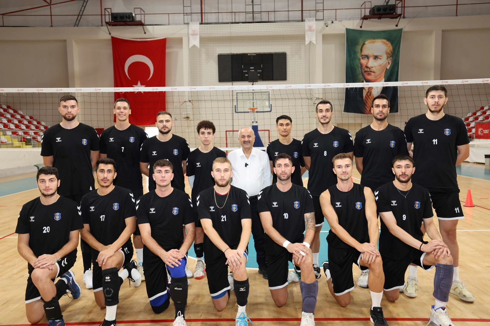 Başkan Büyükgöz’den voleybol takımına ziyaret -