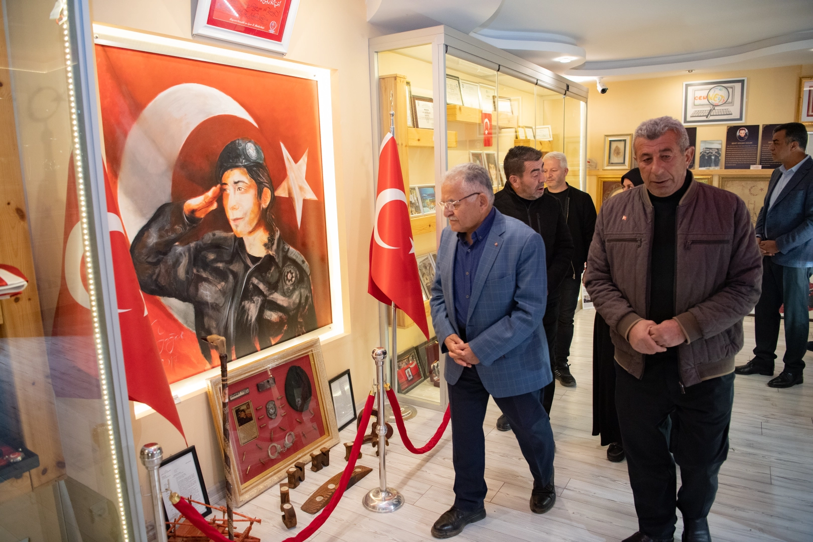 Başkan Büyükkılıç, 15 Temmuz şehidi Cennet Yiğit'in ailesini ziyaret etti -