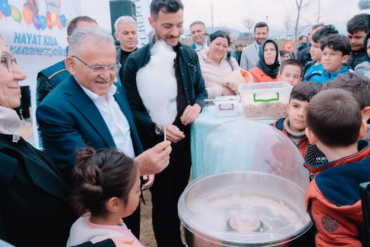 Başkan Büyükkılıç, Yetim çocukların coşkusuna ortak oldu -