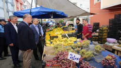 BAŞKAN ÇİFTÇİ PAZARI GEZDİ