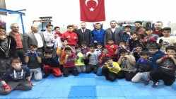 BAŞKAN GÜR GENÇ SPORCULARI ZİYARET ETTİ