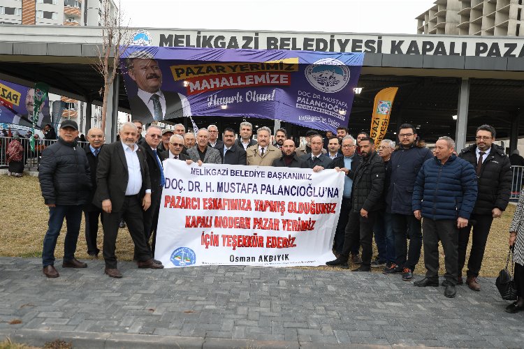 Başkan Palancıoğlu ilçeye kazandırdıkları pazar yerinde alışveriş yaptı -