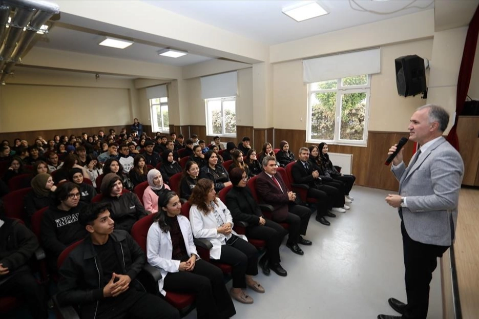 Başkan Taban Naire Çikayeva Anadolu Lisesi öğrencileriyle buluştu -