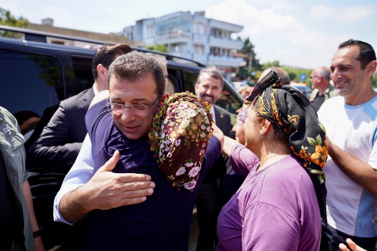 Bayramı depremin vurduğu Hatay'da karşıladı -