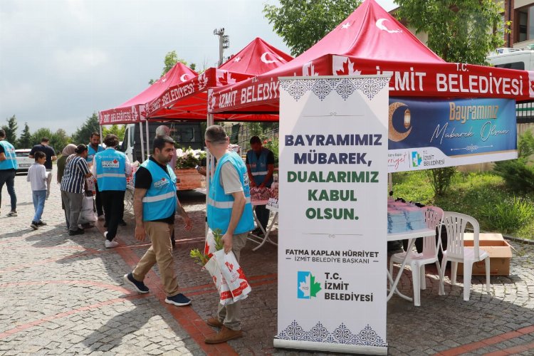 Belediye kabristanda vatandaşları yalnız bırakmadı -