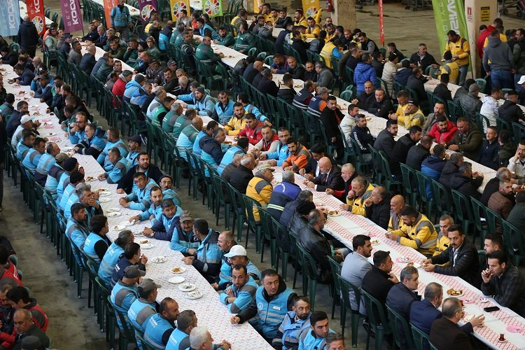 “Belediyede her çalışanın sendikası, ‘Ahmet Çolakbayrakdar’dır” -