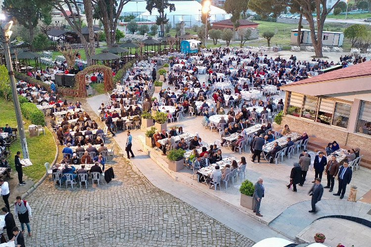 Bergama'da 2 bin kişi ile iftar sofrası -