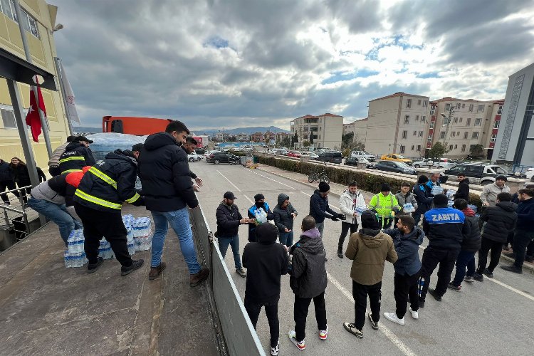 Bergama'dan bölgeye 11. tır yola çıktı -