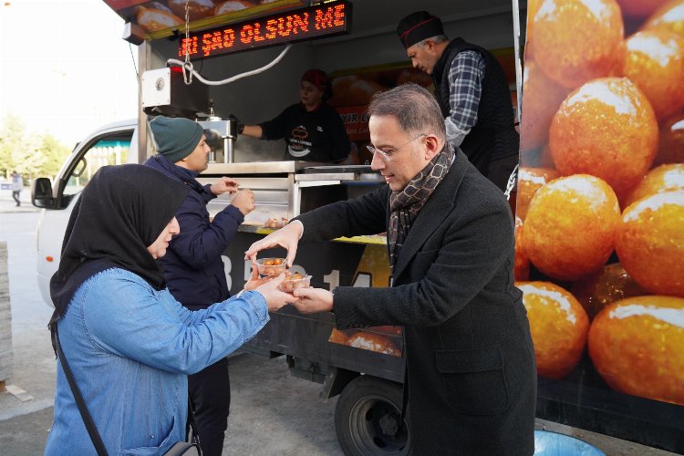 Beylikdüzü'nde şehitler için lokma dağıtıldı -