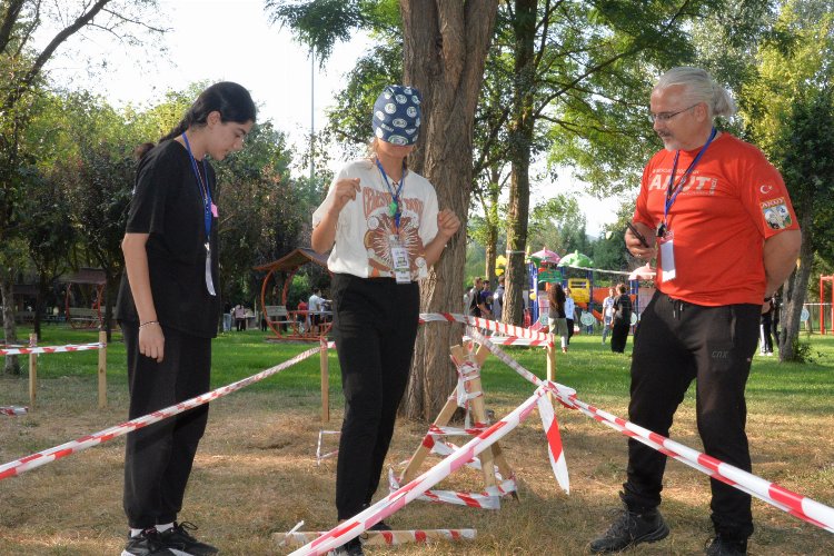 Bilecik Bozüyük'te gençler 'doğa'da eğlenerek öğrendi -