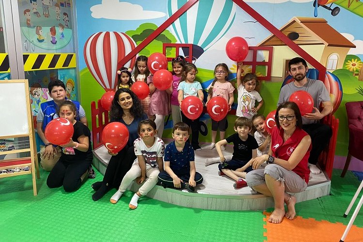 Bilecik Pazaryeri’nde çocuklar boya yaparak eğlendi -