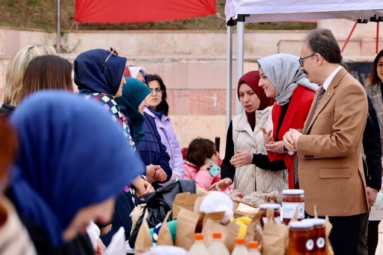 Bilecik'te depremzede vatandaşlar yararına kermes -