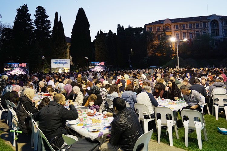 Boğaziçi Üniversitesi mezunları iftarda buluştu -