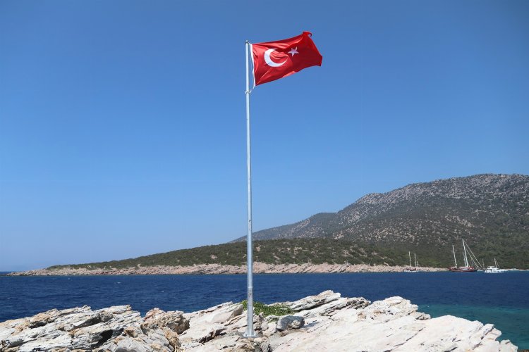 Bodrum'da ada ve koylara bayrak çalışması -