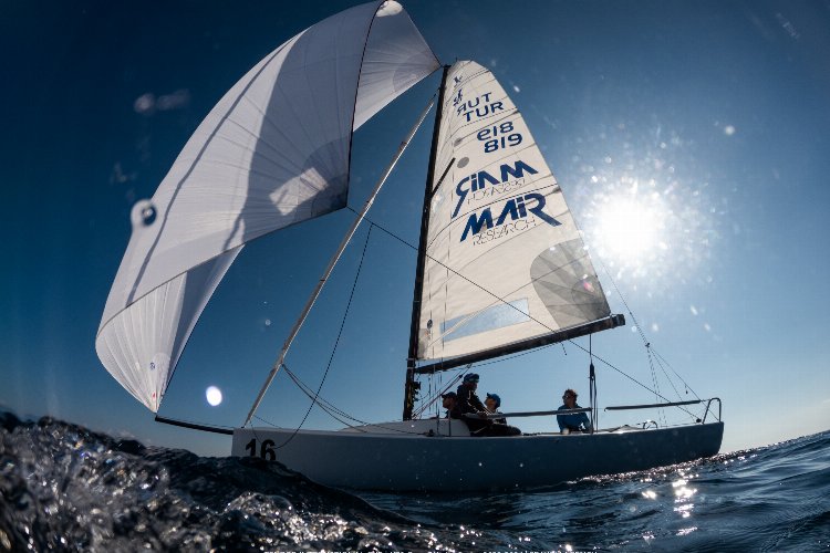 Bodrum'da yelkenler kış serisi için şişti -