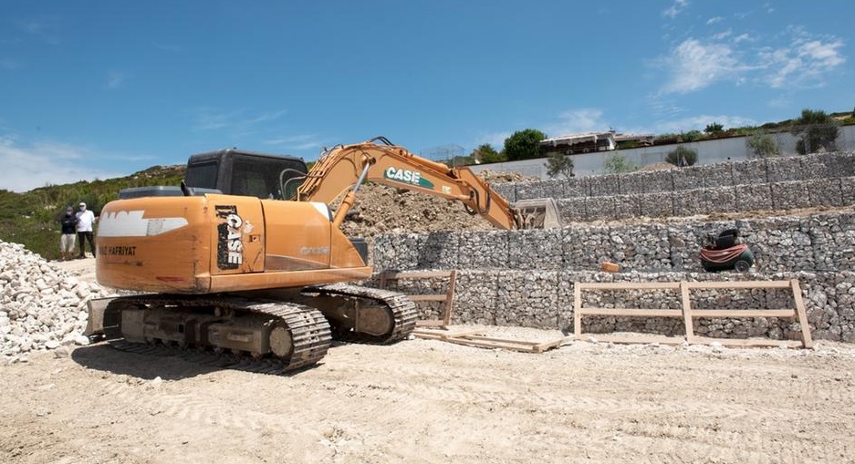 Bozcaada’da ‘gabion duvar’ tartışması