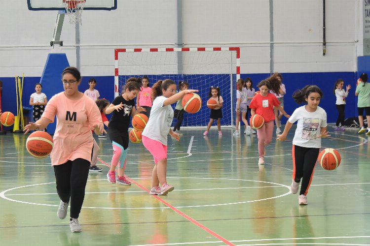 Bozüyük'te basketbol kursuna yoğun ilgi -