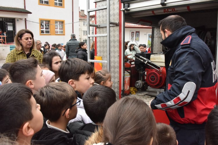 Bozüyük’te itfaiyecilerden yangın eğitimi -