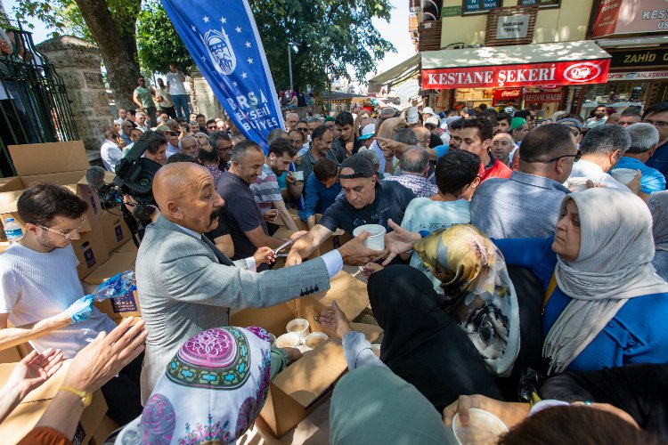 Bursa'da aşure kazanları birlik için kaynadı -